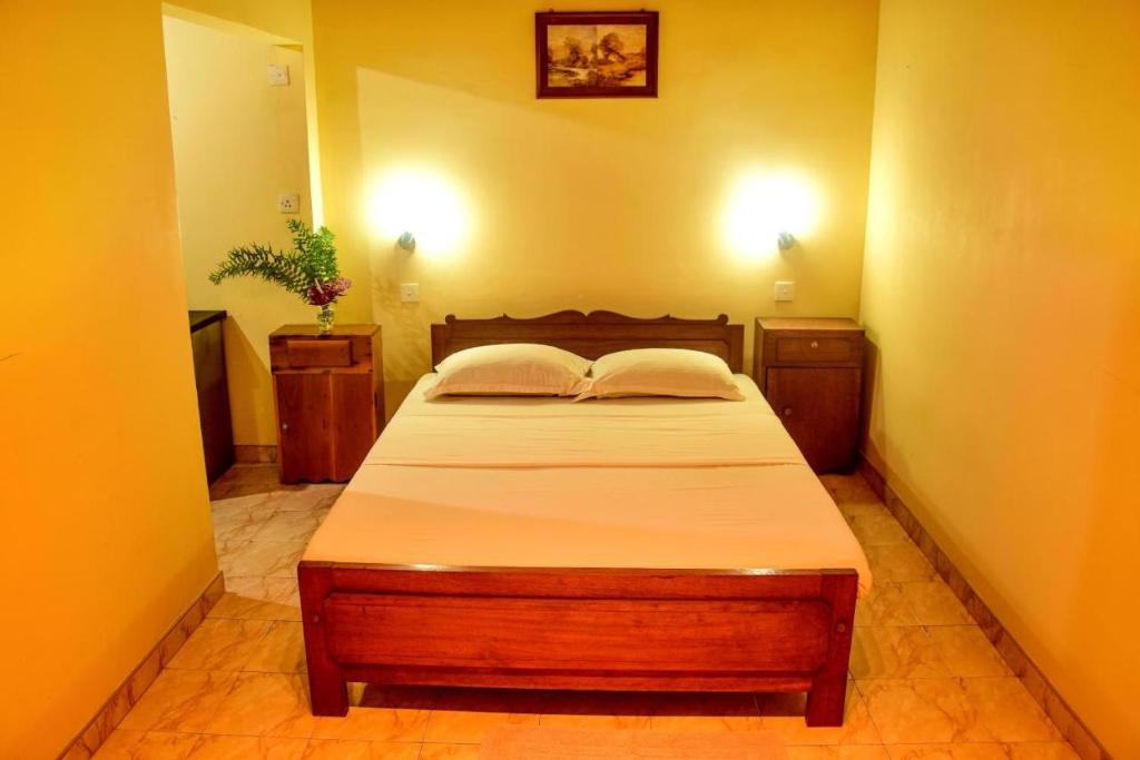 Postel nebo postele na pokoji v ubytování Rainforest Lodge, Deniyaya singheraja