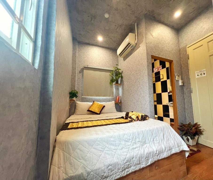Postel nebo postele na pokoji v ubytování Winny Hotel Ninh Kieu Quay
