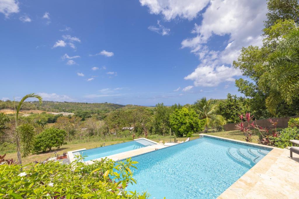 Bazén v ubytování Rincon View Suites nebo v jeho okolí