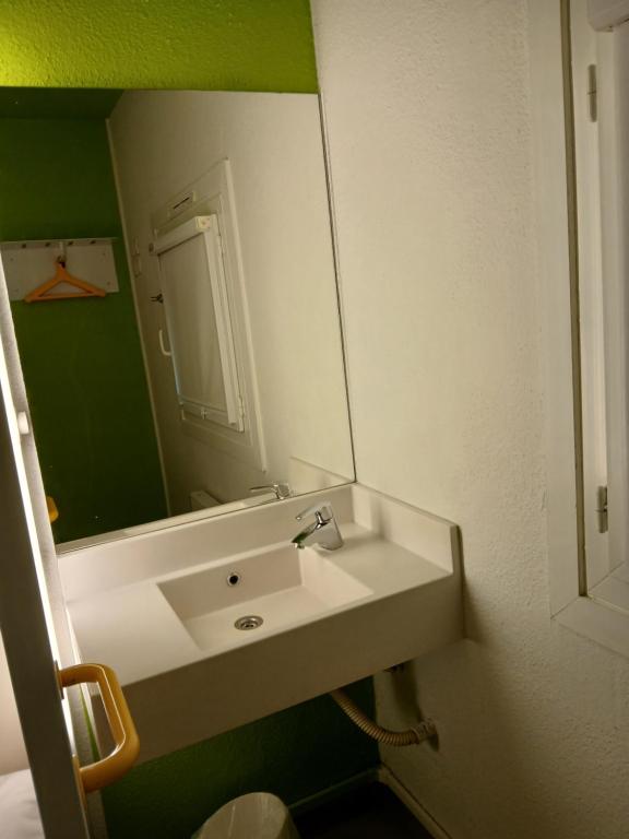 Unisotel Valenciennes EX-hôtel F1 - 双床间 - 带共用浴室