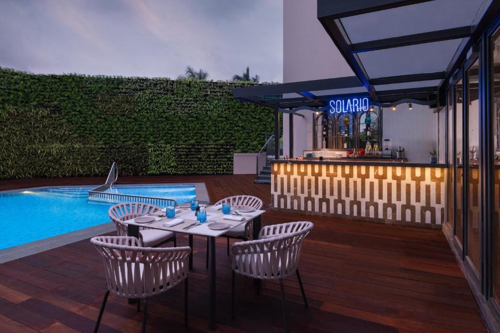 Bazén v ubytování Courtyard by Marriott Goa Colva nebo v jeho okolí