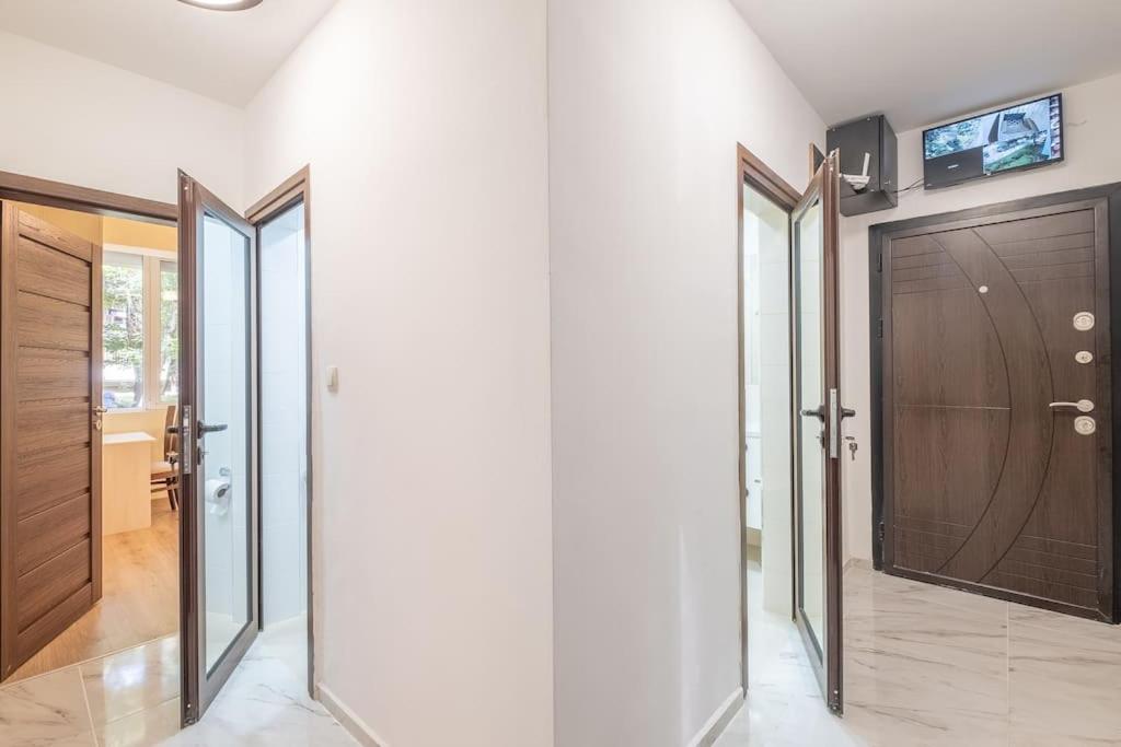 Fotografie z fotogalerie ubytování Top Location, Brand New 3 BDRM Apt & Free parking v Sofii