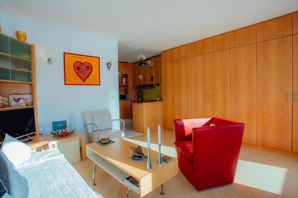 Fotografia z galérie ubytovania Appartement HERZLICHKEIT mit Hallenbad und Sauna by MoniCare v destinácii Seefeld in Tirol