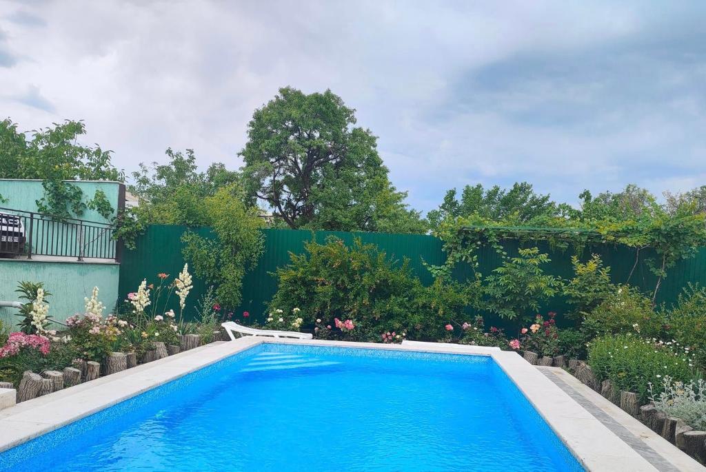 Swimmingpoolen hos eller tæt på Quiet guest house in Kharberd