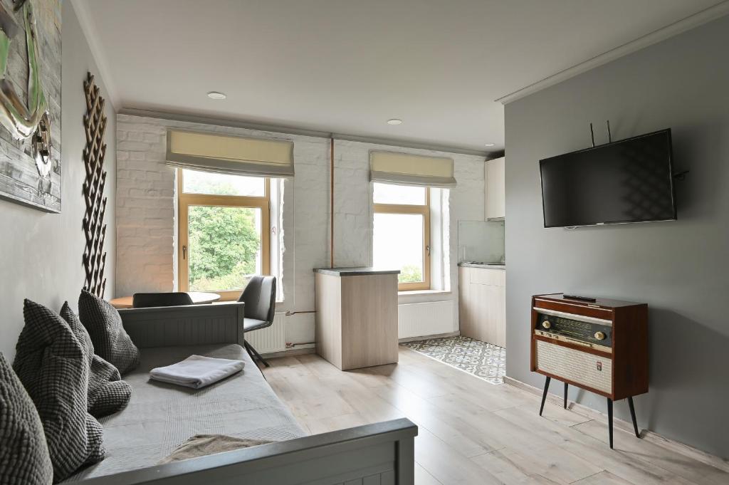 Loft design studio apartment & FREE parking - Large Double Room