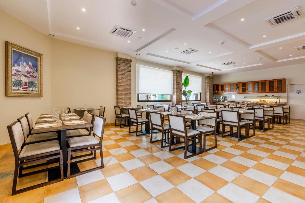 Restaurace v ubytování Hotel Almijara - Mares