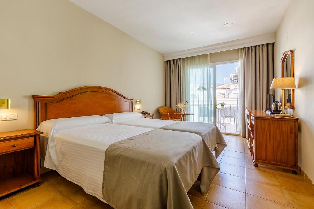 Postel nebo postele na pokoji v ubytování Hotel Almijara - Mares