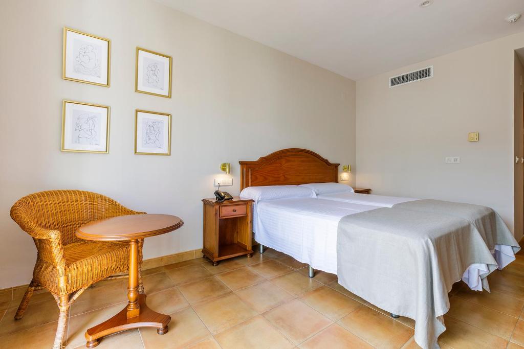 Postel nebo postele na pokoji v ubytování Hotel Almijara - Mares