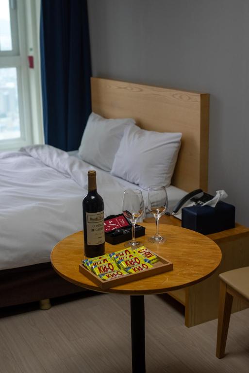 Golden Planet Hotel - Special Offer - Standard Double Room With Lake View - Wine And Grill Cheese