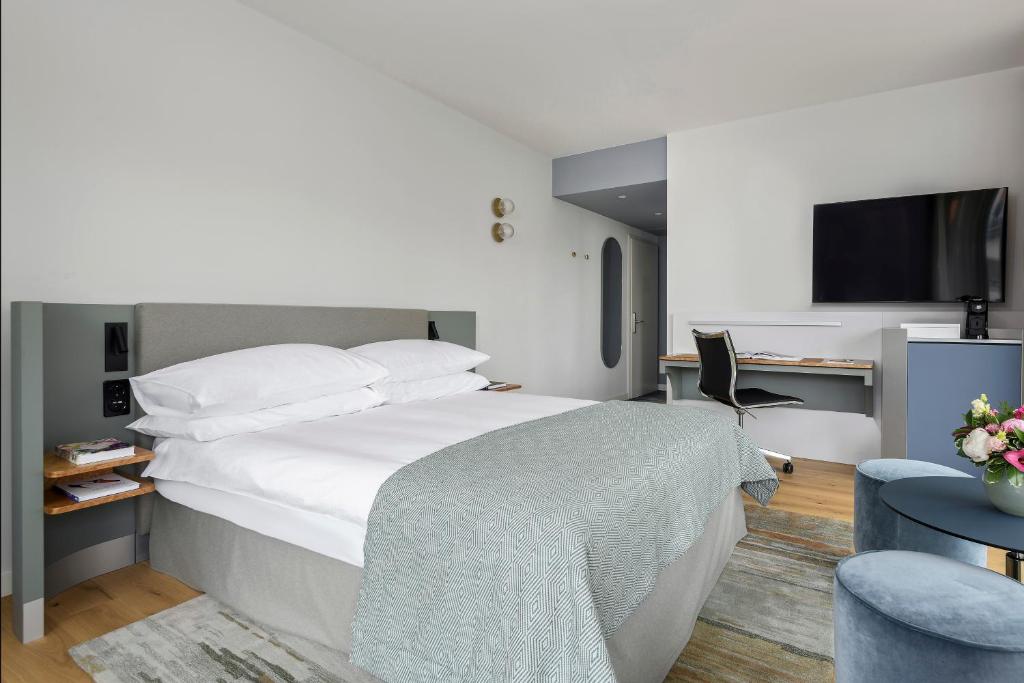 Postel nebo postele na pokoji v ubytování Hotel Angleterre