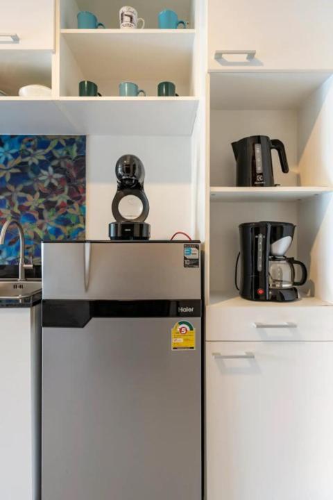 Kuchyň nebo kuchyňský kout v ubytování The Pixels Cape Panwa Condo