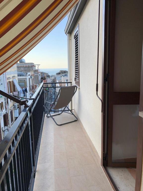 A balcony or terrace at Verdirooms158