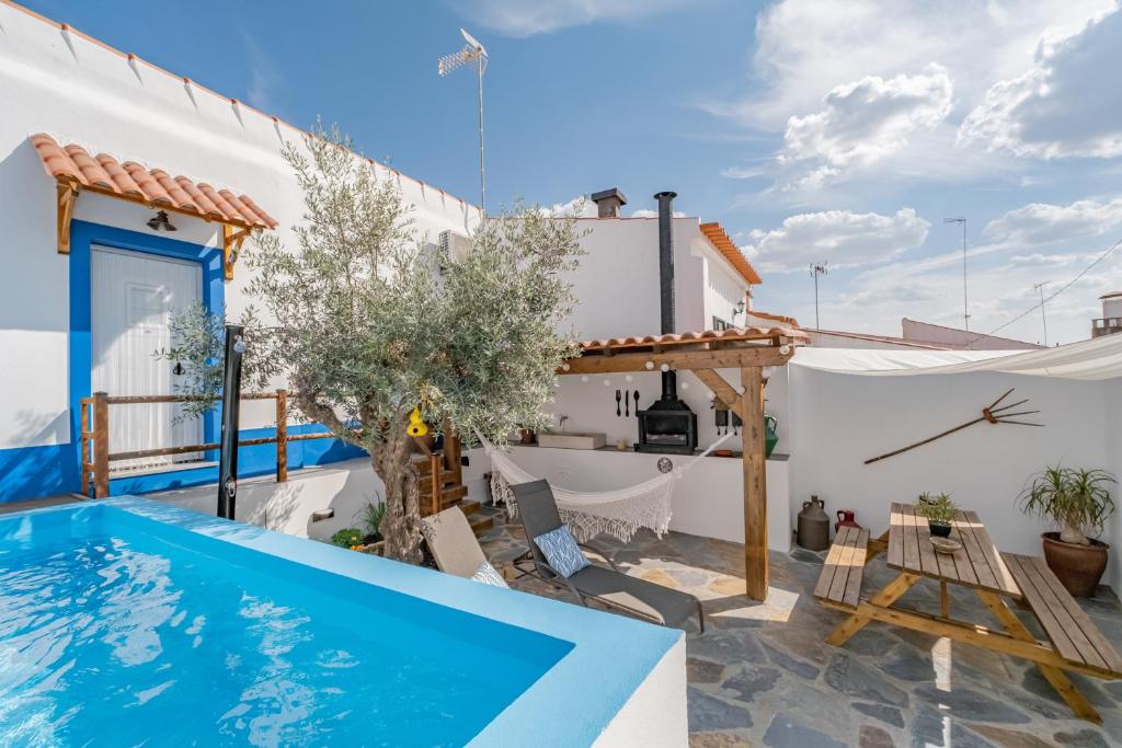 Hồ bơi trong/gần Casa do Tintejo