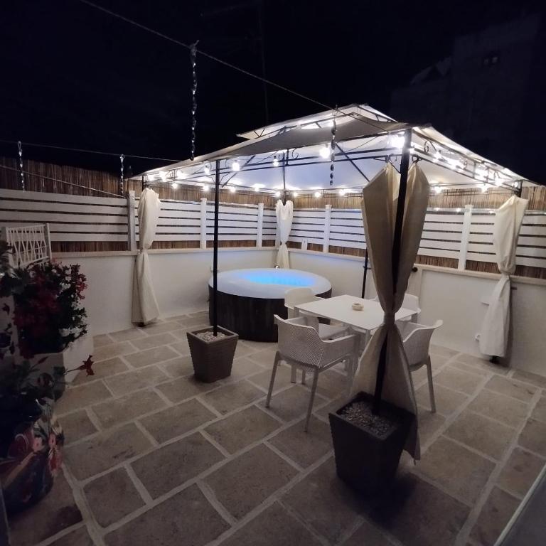 Bazén v ubytování Siramà Suite Deluxe nebo v jeho okolí