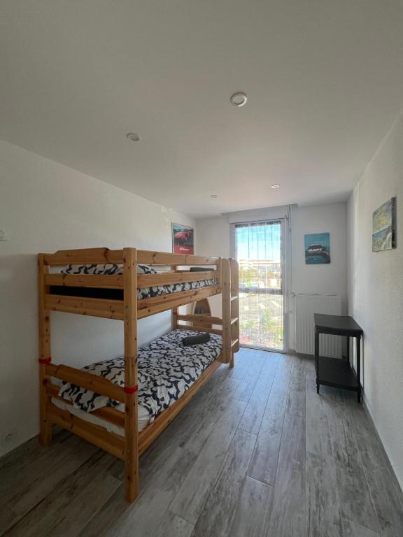 Posteľ alebo postele v izbe v ubytovaní La Marina de Lairan 2 chambres terrasse vue Port de Plaisance