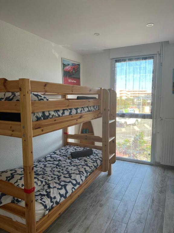Posteľ alebo postele v izbe v ubytovaní La Marina de Lairan 2 chambres terrasse vue Port de Plaisance