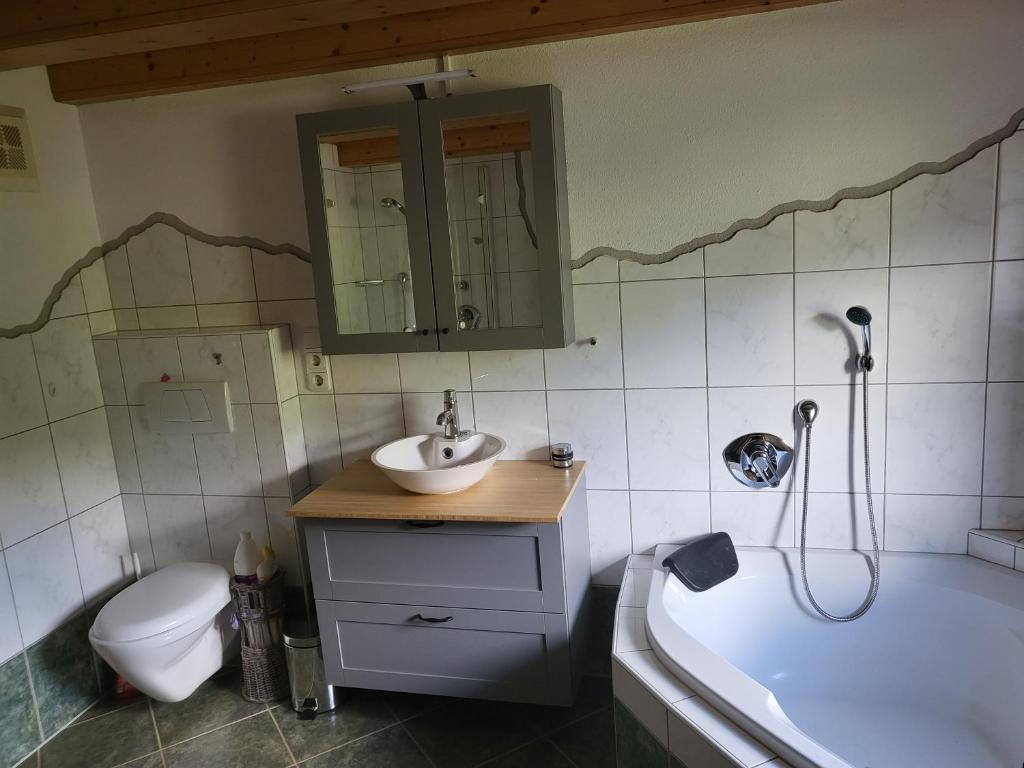 Koupelna v ubytování Bichlhaus Appartements