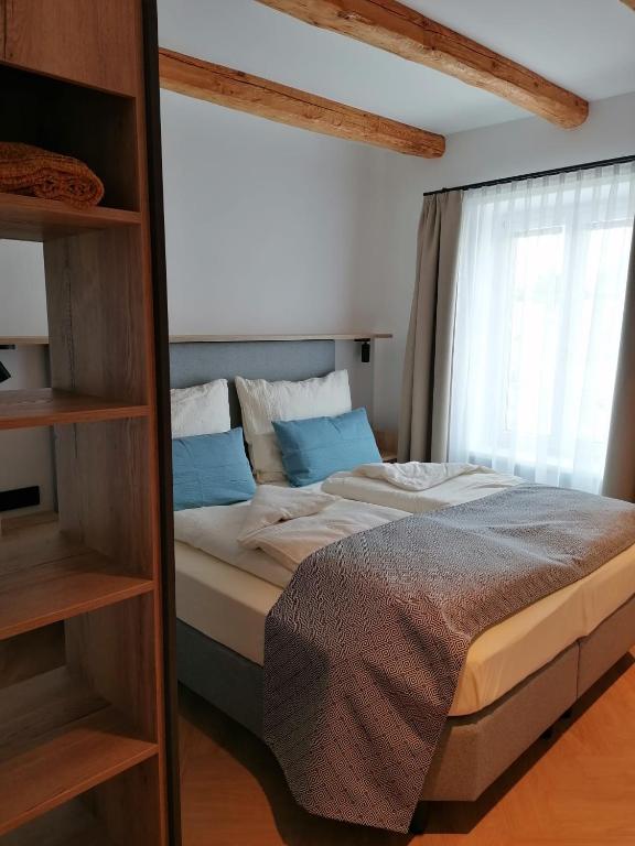 Postel nebo postele na pokoji v ubytování Zum Lenz