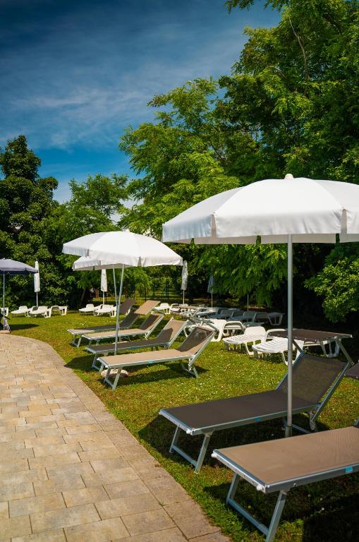 A garden outside Villaggio Ca' Laguna