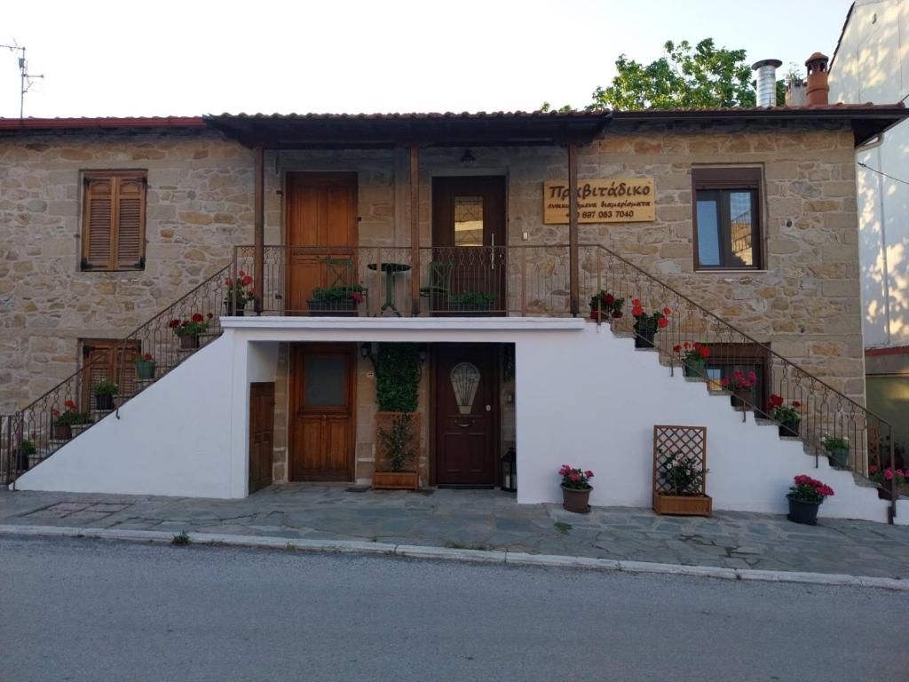 Το κτήριο όπου στεγάζεται  το διαμέρισμα