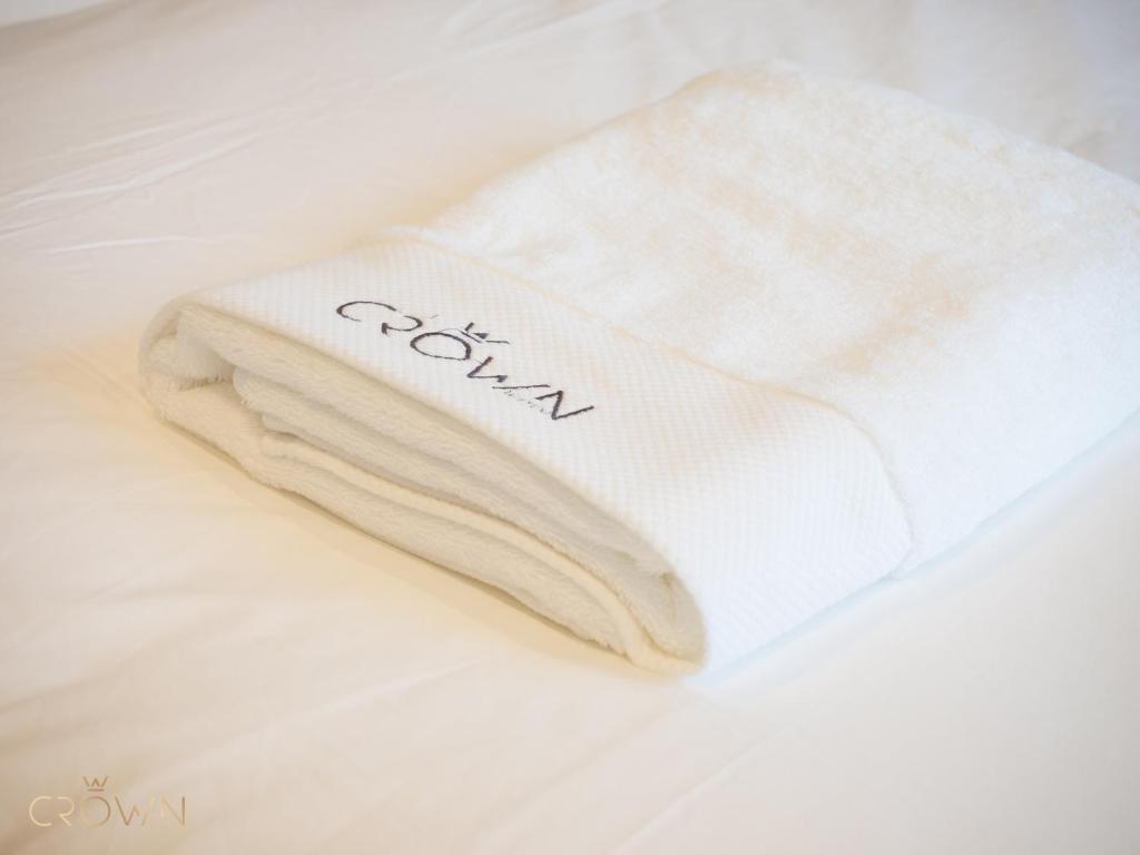 Postel nebo postele na pokoji v ubytování Crown Hotel
