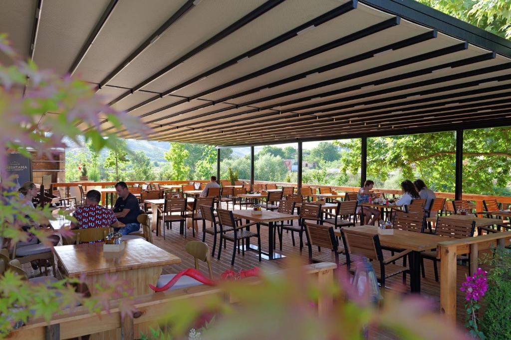 Restaurace v ubytování Mesopotam Agrotourism Resort