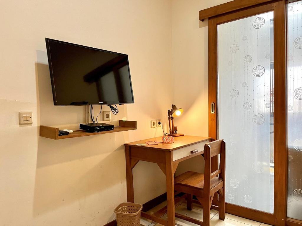 RedDoorz At Mystays Pemuda Cepu Blora - 豪华双人间