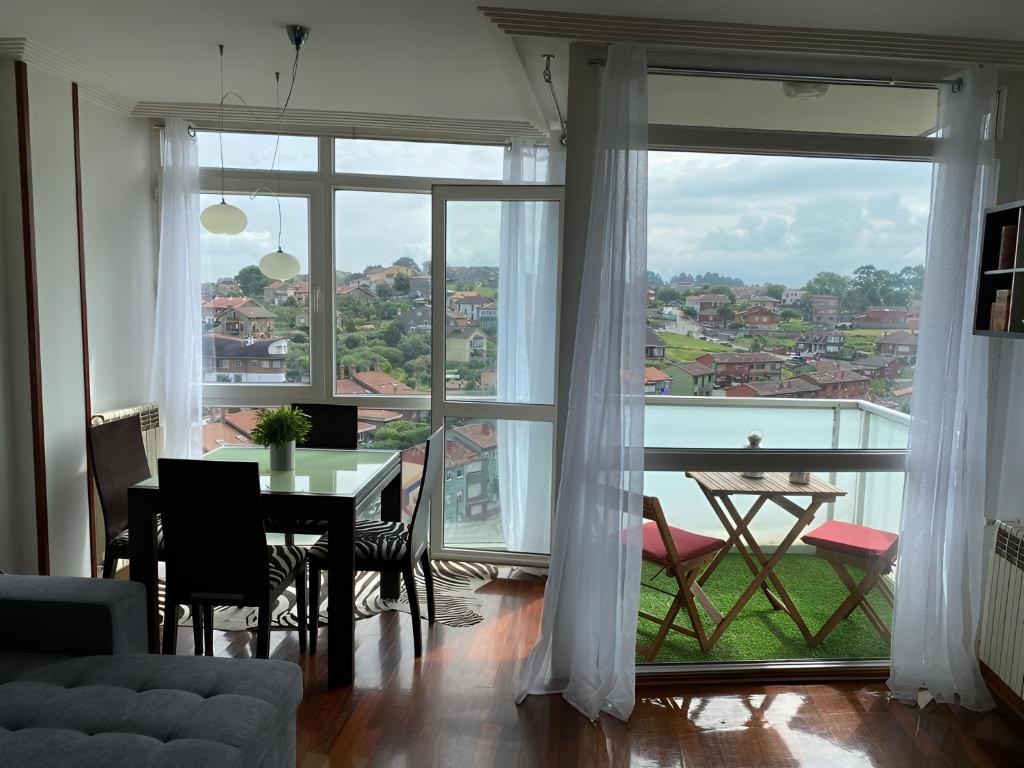 Pisazo con Vistas y garaje privado - Apartamento De Tres Habitaciones