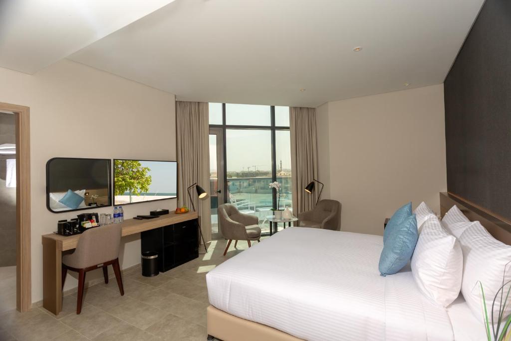 
Premium Room with Partial Sea View and Balcony
