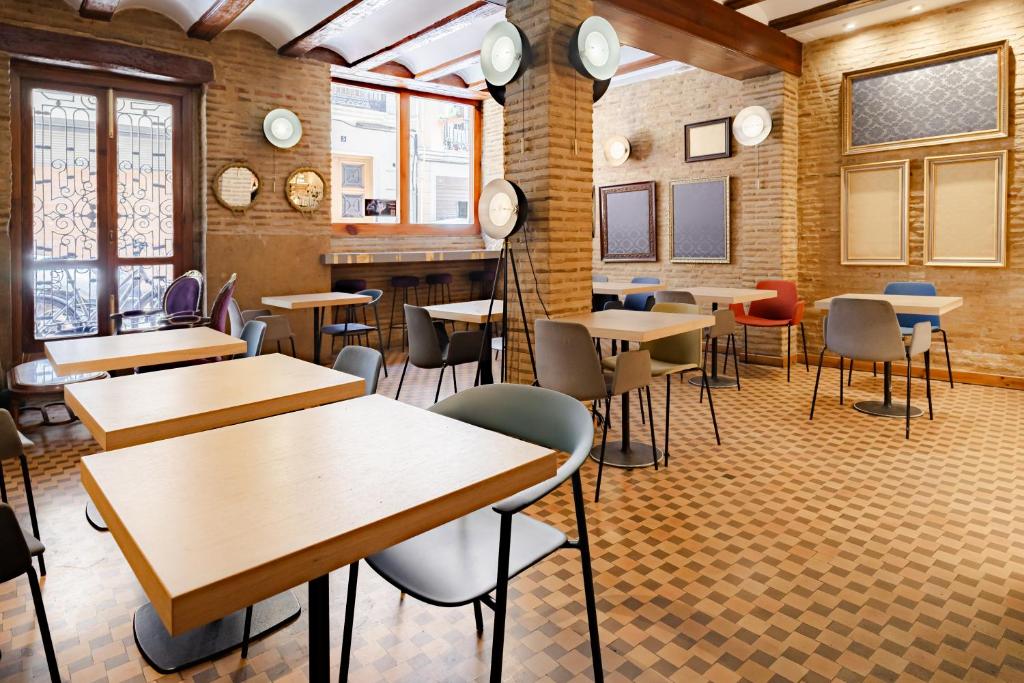 Ad Hoc Monumental 1881 - Resim 28