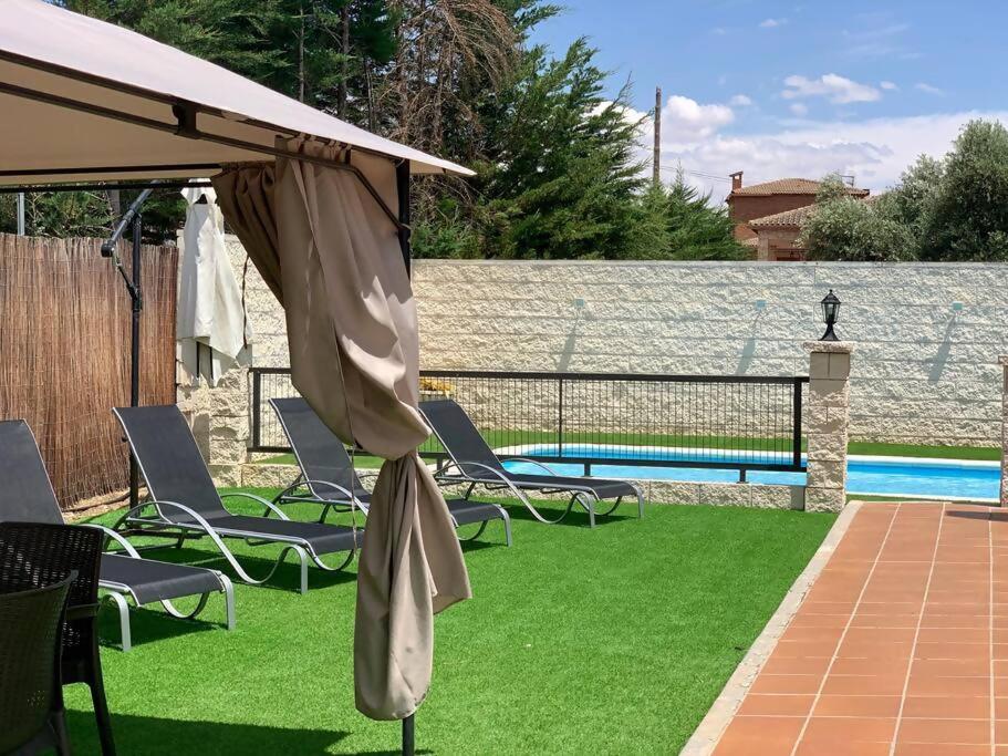 Bazén v ubytovaní Casa nardo alojamiento rural alebo v jeho blízkosti