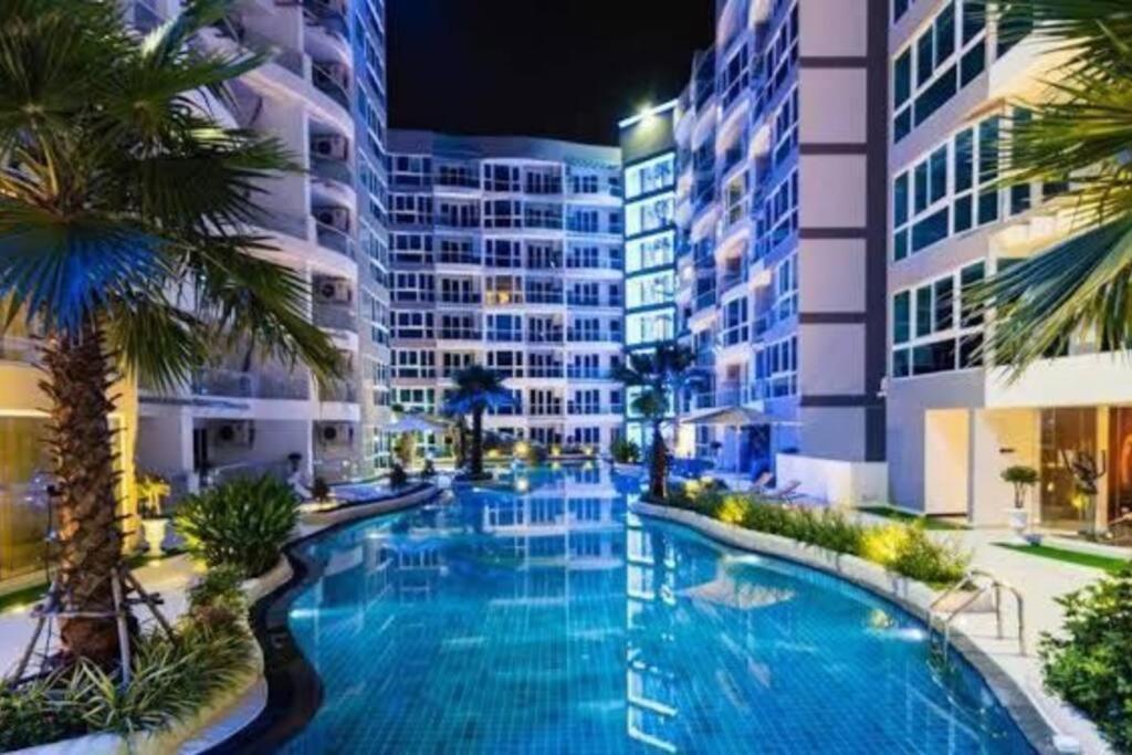 Swimmingpoolen hos eller tæt på Grand Avenue Pattaya - 2 b - 2 baths, Pool View, 60sqm