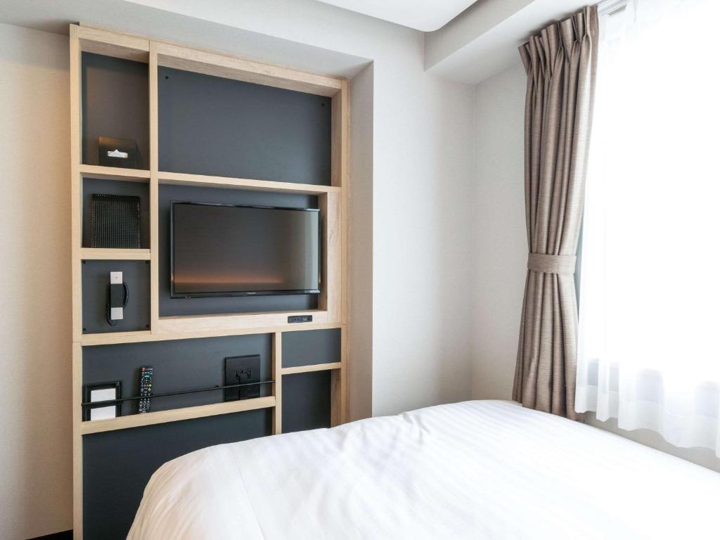 Postel nebo postele na pokoji v ubytování Comfort Hotel Nagoya Shinkansenguchi