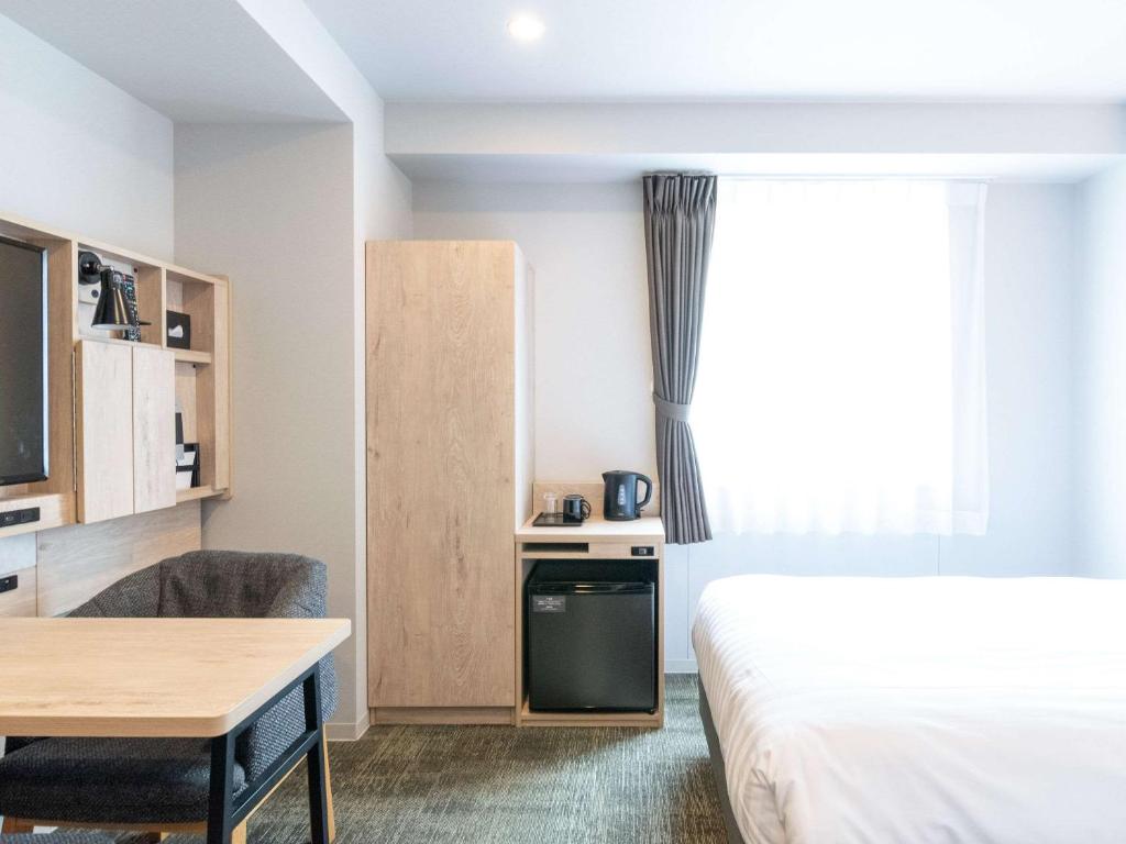 Postel nebo postele na pokoji v ubytování Comfort Hotel Nagoya Shinkansenguchi