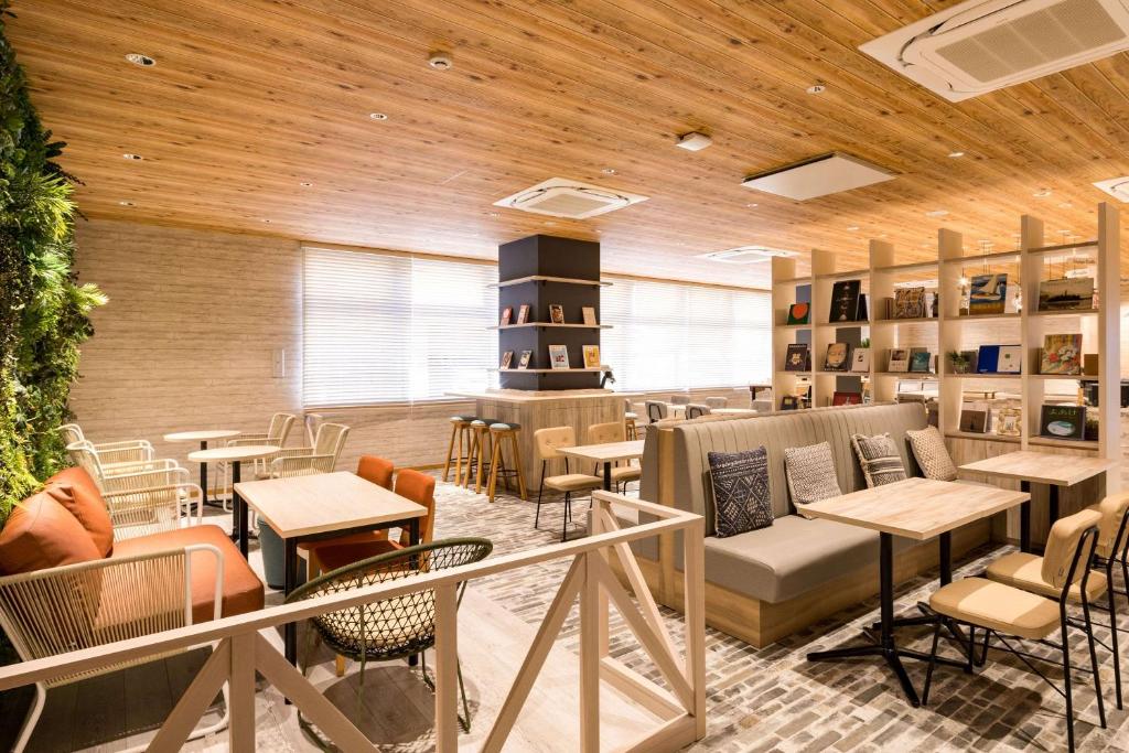 Posezení v ubytování Comfort Hotel Nagoya Shinkansenguchi