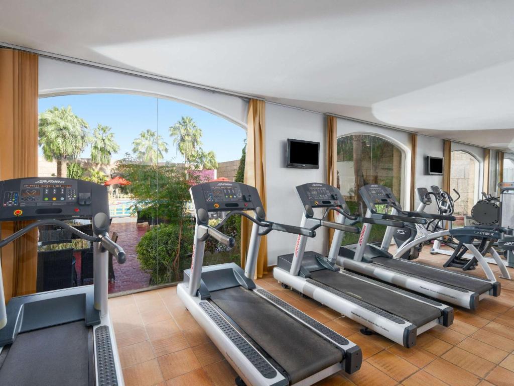 Fitness centrum a/nebo fitness zařízení v ubytování MOVE INN Jeddah Hotel