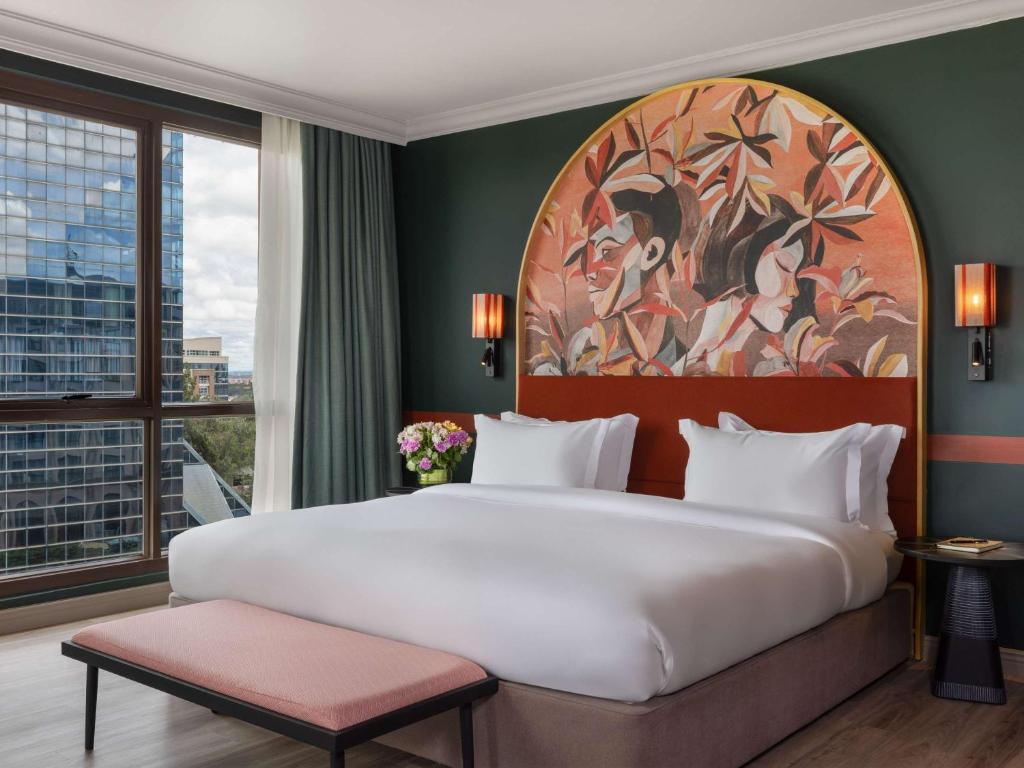 Postel nebo postele na pokoji v ubytování Pullman Nairobi Upper Hill