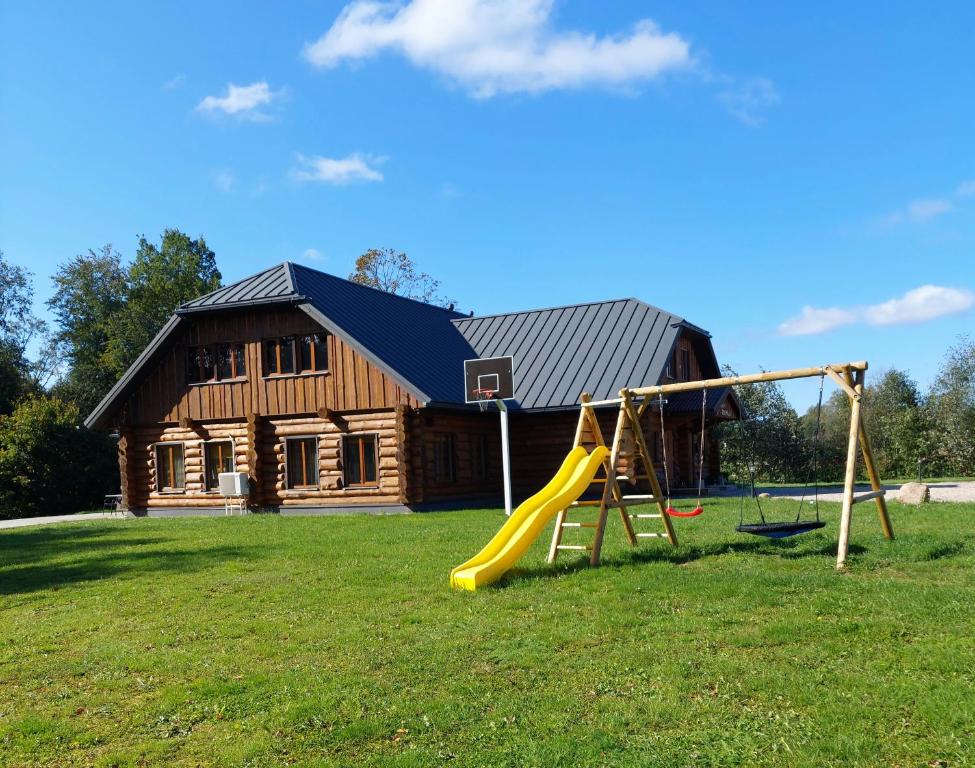 Herní místnost nebo prostor pro děti v ubytování Ojaperve Peo -ja Puhkemaja