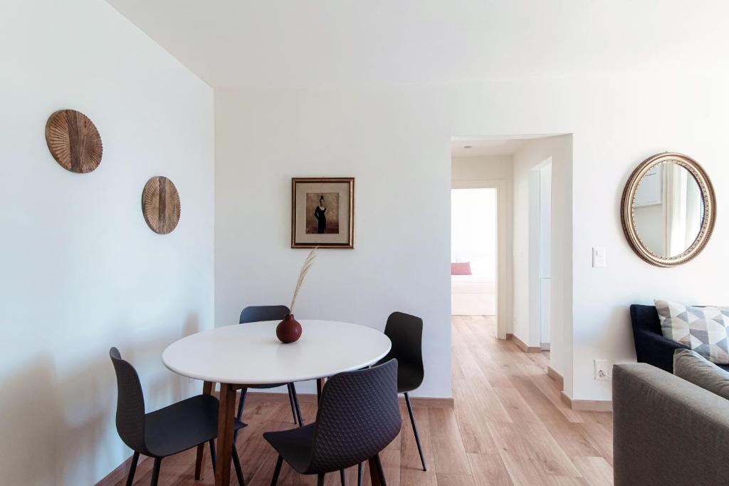 Posezení v ubytování Dream Lake Apartments by Quokka 360 - Lake View