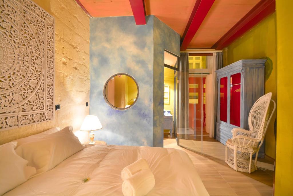 Postel nebo postele na pokoji v ubytování The Vincent Boutique Suites