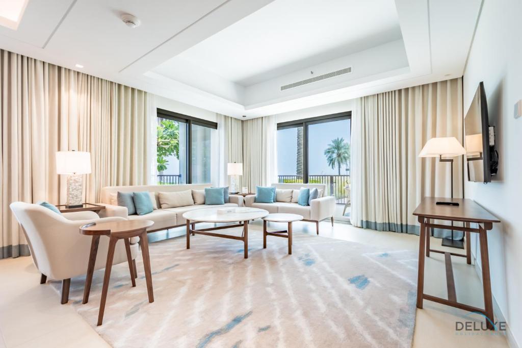 Curated visual reference: Fresh Look at Seafront 4Br Apartment With Assistant Room In The Address Fujairah