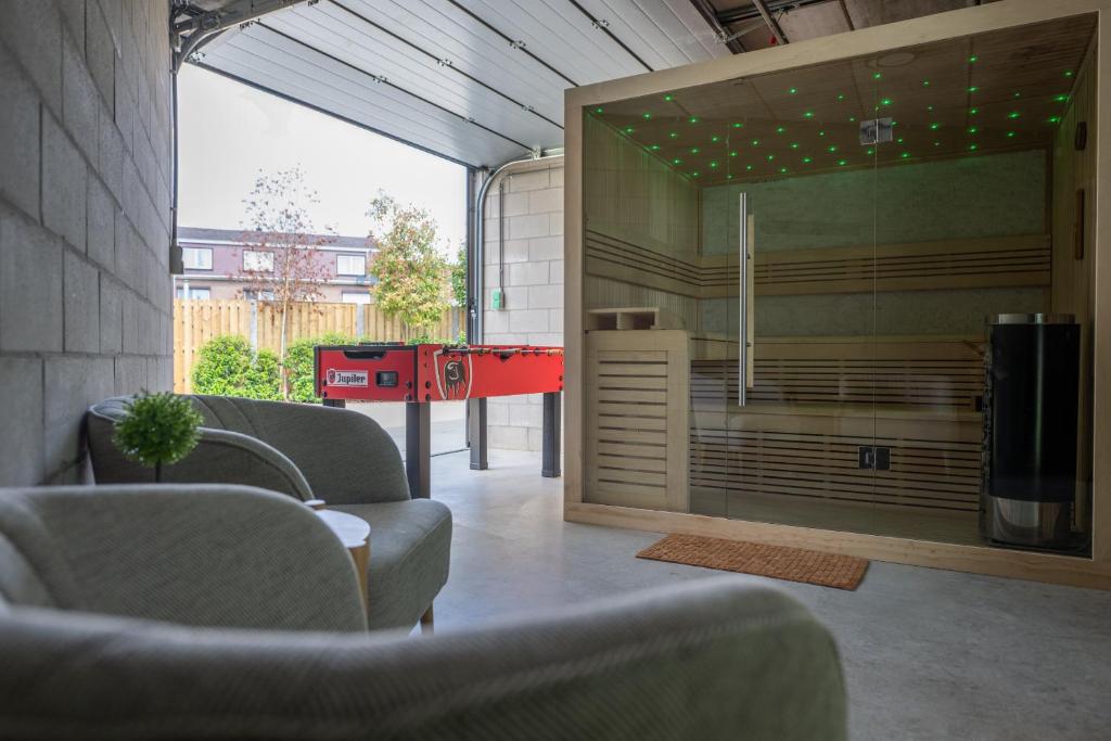 Fotografie z fotogalerie ubytování NIEUW - De Grenspaal WEST 6P 5 min Maastricht - Sauna - Laadpaal v destinaci Riemst