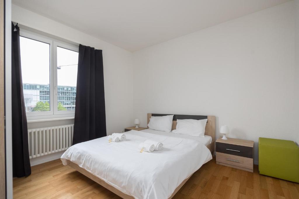 Downtown Dream 3,5BR with Balcony and Style BA22 - Resim 10