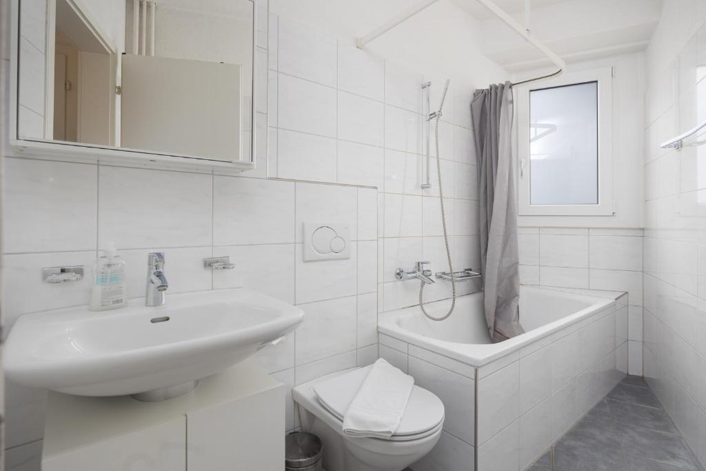 Downtown Dream 3,5BR with Balcony and Style BA22 - Resim 8