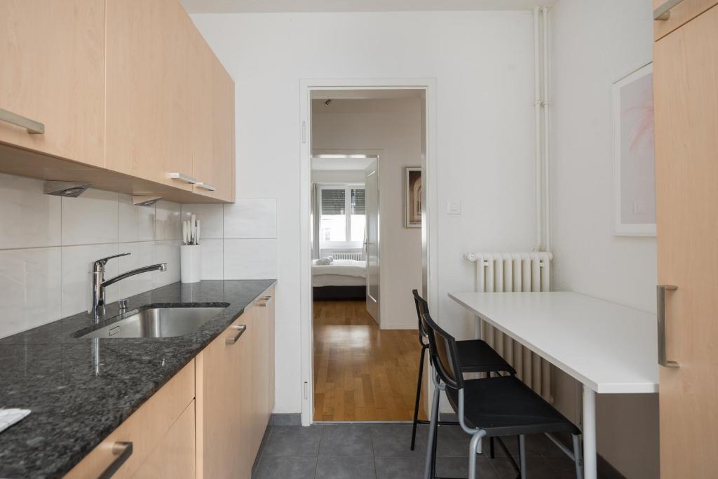 Downtown Dream 3,5BR with Balcony and Style BA22 - Resim 15