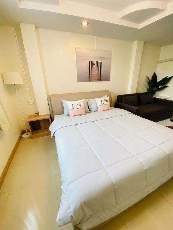 Postel nebo postele na pokoji v ubytování บ้านพักการ์ฟิลด์ซีวิว&พูล เกาะล้าน