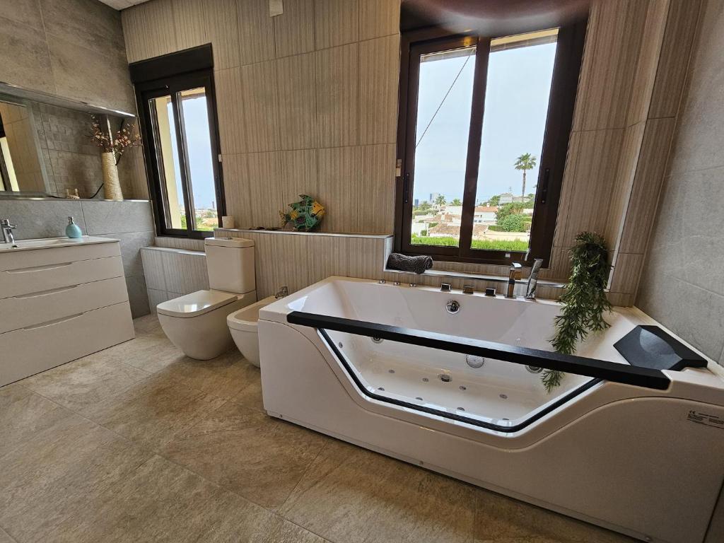 Luxury Villa con piscina y jacuzzi en Calpe - imagen 3