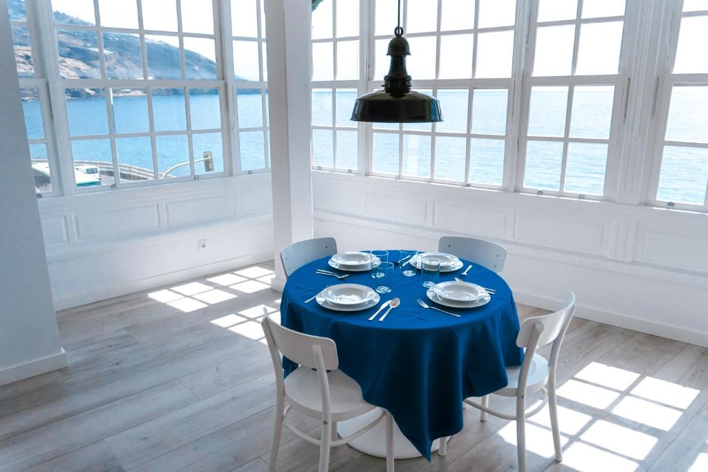 a dining room with a blue table and chairs at The Sea Corner Vacacional La Palma in Santa Cruz de la Palma
