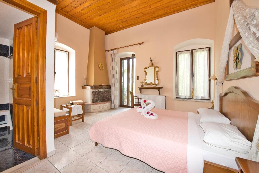 Postel nebo postele na pokoji v ubytování Naftilos Guest House