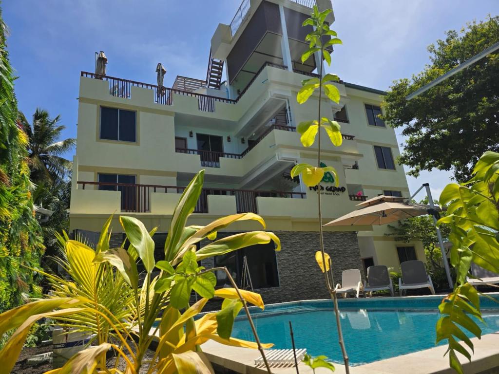 Bazén v ubytování Madi Grand Maldives nebo v jeho okolí